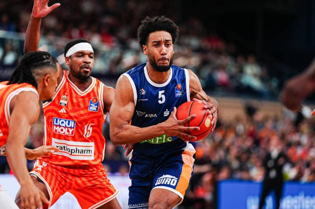 Justin Simon (Ratiopahrm Ulm, 15), DÂ Shawn Schwartz (Rostock Seawolves, 05) GER, Rostock Seawolves vs. Ratiopharm Ulm, Basketball, Bundesliga, Spieltag 30, Saison 2025 2026, 19.04.2026 GER, Rostock Seawolves vs. Ratiopharm Ulm, Basketball, Bundesliga, Spieltag 30, Saison 2025 2026, 19.04.2026 Rostock Copyright: xEibner-Pressefoto MarcelxvonxFehrnx EP_MFN