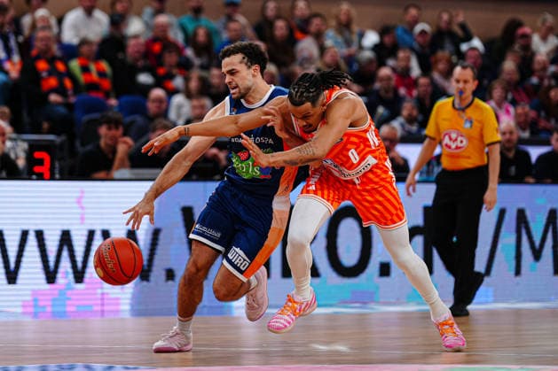 Elias Baggette (Rostock Seawolves, 04), Nelson Weidemann (Ratiopahrm Ulm, 00) GER, Rostock Seawolves vs. Ratiopharm Ulm, Basketball, Bundesliga, Spieltag 30, Saison 2025 2026, 19.04.2026 GER, Rostock Seawolves vs. Ratiopharm Ulm, Basketball, Bundesliga, Spieltag 30, Saison 2025 2026, 19.04.2026 Rostock Copyright: xEibner-Pressefoto MarcelxvonxFehrnx EP_MFN