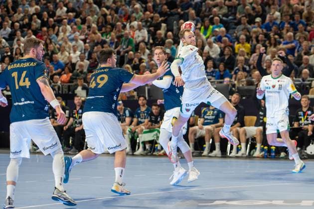 Aron Seesing, Kreislaeufer, (Bergischer Handball-Club 06 49),Mathias Gidsel, Rueckraum, (Fuechse Berlin 19), Bergischer HC - Fuechse Berlin, DHB-Pokal Maenner, Herren, 6. Spieltag, Finale, Daikin HBL, Lidl Final 4, 19.04.2026 Köln NRW Deutschland