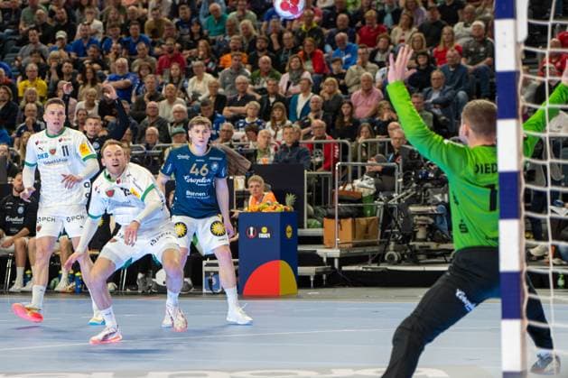 Mathias Gidsel, Rueckraum, (Fuechse Berlin 19), Lukas Diedrich, Torwart (Bergischer Handball-Club 06 16), Bergischer HC - Fuechse Berlin, DHB-Pokal Maenner, Herren, 6. Spieltag, Finale, Daikin HBL, Lidl Final 4, 19.04.2026 Köln NRW Deutschland