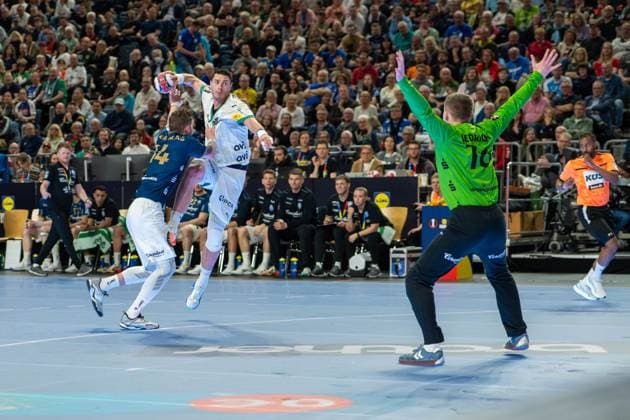 Mijajlo Marsenić, Kreislaeufer, (Fuechse Berlin 93), Lukas Diedrich, Torwart (Bergischer Handball-Club 06 16), Bergischer HC - Fuechse Berlin, DHB-Pokal Maenner, Herren, 6. Spieltag, Finale, Daikin HBL, Lidl Final 4, 19.04.2026 Köln NRW Deutschland