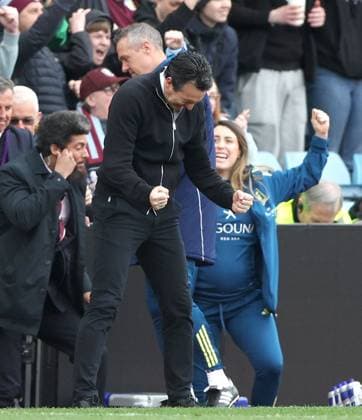 Aston Villa manager Unai Emery celebrates at full time Aston Villa v Sunderland, Premier League, Football, Villa Park, Birmingham, UK - 19 Apr 2026Birmingham Villa Park United Kingdom EDITORIAL USE ONLY No use with unauthorised audio, video, data, fixture lists, club league logos or live services. Online in-match use limited to 120 images, no video emulation. No use in betting, games or single club league player publications. Copyright: xKieranxMcManus Shutterstockx 16832205bp