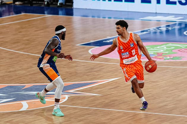 TJ Crockett Jr. (Rostock Seawolves, 00), Mark Smith (Ratiopahrm Ulm, 13) GER, Rostock Seawolves vs. Ratiopharm Ulm, Basketball, Bundesliga, Spieltag 30, Saison 2025 2026, 19.04.2026 GER, Rostock Seawolves vs. Ratiopharm Ulm, Basketball, Bundesliga, Spieltag 30, Saison 2025 2026, 19.04.2026 Rostock Copyright: xEibner-Pressefoto MarcelxvonxFehrnx EP_MFN