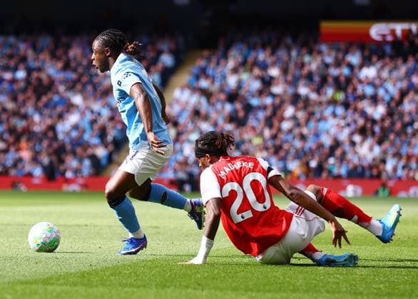 Jeremy Doku of Manchester City puts Noni Madueke of Arsenal on the floor Manchester City v Arsenal, Premier League, Football, Etihad Stadium, Manchester, UK - 19 Apr 2026Manchester Etihad Stadium United Kingdom EDITORIAL USE ONLY No use with unauthorised audio, video, data, fixture lists, club league logos or live services. Online in-match use limited to 120 images, no video emulation. No use in betting, games or single club league player publications. Copyright: xMattxWest Shutterstockx 16836204p