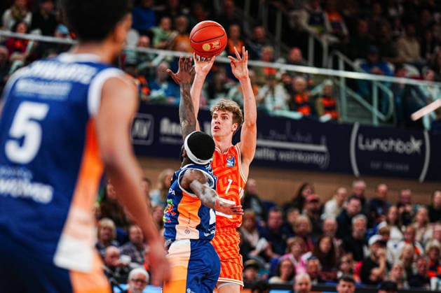 Wurf Tobias Jensen (Ratiopahrm Ulm, 07) GER, Rostock Seawolves vs. Ratiopharm Ulm, Basketball, Bundesliga, Spieltag 30, Saison 2025 2026, 19.04.2026 GER, Rostock Seawolves vs. Ratiopharm Ulm, Basketball, Bundesliga, Spieltag 30, Saison 2025 2026, 19.04.2026 Rostock Copyright: xEibner-Pressefoto MarcelxvonxFehrnx EP_MFN