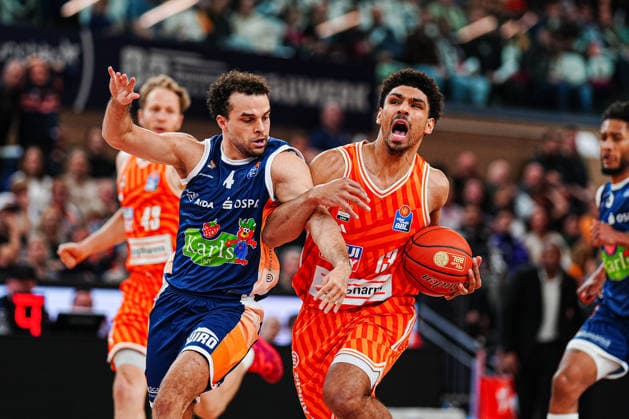 Elias Baggette (Rostock Seawolves, 04), Mark Smith (Ratiopahrm Ulm, 13) GER, Rostock Seawolves vs. Ratiopharm Ulm, Basketball, Bundesliga, Spieltag 30, Saison 2025 2026, 19.04.2026 GER, Rostock Seawolves vs. Ratiopharm Ulm, Basketball, Bundesliga, Spieltag 30, Saison 2025 2026, 19.04.2026 Rostock Copyright: xEibner-Pressefoto MarcelxvonxFehrnx EP_MFN