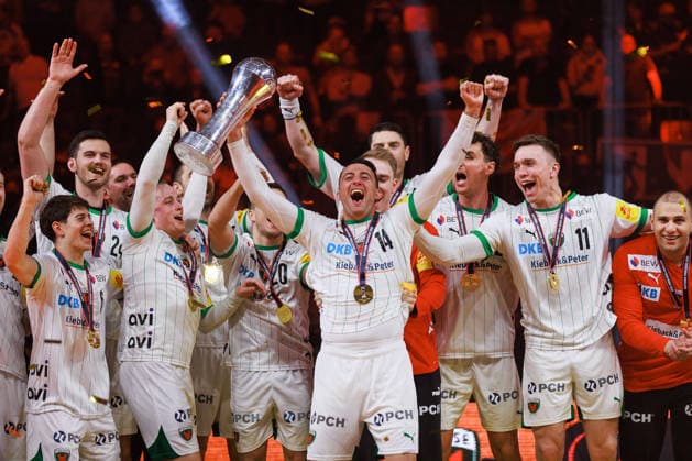 Jubel mit dem Pokal GER, Fuechse Berlin vs. Bergischer HC, Handball, DHB-Pokal, LIDL Final4, Finale, Spielzeit 2025 2026, 19.04.2026, GER, Fuechse Berlin vs. Bergischer HC, Handball, DHB-Pokal, LIDL Final4, Finale, Spielzeit 2025 2026, 19.04.2026, Koeln Copyright: xEibnerxPressefoto OliverxSchmidtx EP_OST