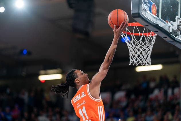 Alonzo Verge Jr (RASTA Vechta, 11) beim Korbleger, GER, Veolia Towers Hamburg vs RASTA Vechta, Basketball, Bundesliga, Spieltag 30, Saison 2025 2026, 19.04.2026 GER, Veolia Towers Hamburg vs RASTA Vechta, Basketball, Bundesliga, Spieltag 30, Saison 2025 2026, 19.04.2026 Hamburg Copyright: xEibner-Pressefoto MaxxVincenx EP_MVN