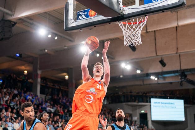 Lars Thiemann (RASTA Vechta, 21) beim Korbleger, GER, Veolia Towers Hamburg vs RASTA Vechta, Basketball, Bundesliga, Spieltag 30, Saison 2025 2026, 19.04.2026 GER, Veolia Towers Hamburg vs RASTA Vechta, Basketball, Bundesliga, Spieltag 30, Saison 2025 2026, 19.04.2026 Hamburg Copyright: xEibner-Pressefoto MaxxVincenx EP_MVN