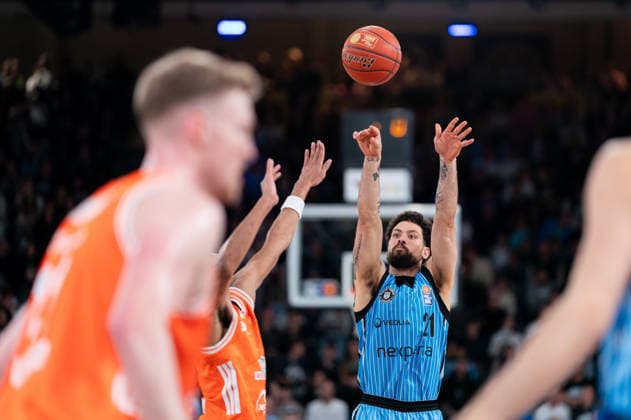 Devon Daniels (Veolia Towers Hamburg, 21) beim Wurf, GER, Veolia Towers Hamburg vs RASTA Vechta, Basketball, Bundesliga, Spieltag 30, Saison 2025 2026, 19.04.2026 GER, Veolia Towers Hamburg vs RASTA Vechta, Basketball, Bundesliga, Spieltag 30, Saison 2025 2026, 19.04.2026 Hamburg Copyright: xEibner-Pressefoto MaxxVincenx EP_MVN