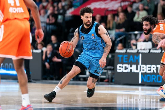 Devon Daniels (Veolia Towers Hamburg, 21) im Dribbling, GER, Veolia Towers Hamburg vs RASTA Vechta, Basketball, Bundesliga, Spieltag 30, Saison 2025 2026, 19.04.2026 GER, Veolia Towers Hamburg vs RASTA Vechta, Basketball, Bundesliga, Spieltag 30, Saison 2025 2026, 19.04.2026 Hamburg Copyright: xEibner-Pressefoto MaxxVincenx EP_MVN