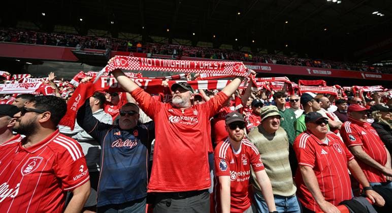 Nottingham Forest fans Nottingham Forest v Burnley, Premier League, Football, City Ground, Nottingham, UK - 19 Apr 2026Nottingham City Ground United Kingdom EDITORIAL USE ONLY No use with unauthorised audio, video, data, fixture lists, club league logos or live services. Online in-match use limited to 120 images, no video emulation. No use in betting, games or single club league player publications. Copyright: xAnnaxGowthorpe Shutterstockx 16832208df