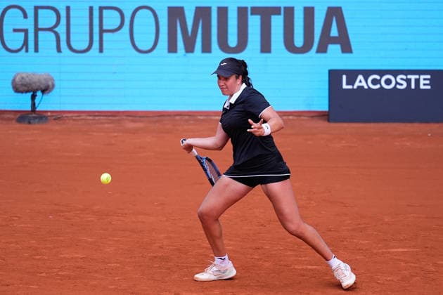 April 20, 2026, Madrid, Madrid, Spain: Ruth Roura Llaverias of Spain in action against Dominika Salkova of Czech Republic during the Mutua Madrid Open 2026, ATP, Tennis Herren Masters 1000 and WTA, Tennis Damen 1000, at La Caja Magica on April 20, 2026 in Madrid, Spain. Mutua Madrid Open 2026 - Day 1 - ZUMAa181 20260420_zaa_a181_001 Copyright: xDennisxAgyemanx