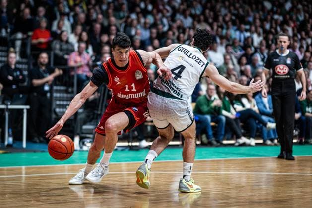 Valdimir Lucic (FC Bayern Muenchen Basketball) im Zweikampf mit Clayton Guillozet (Gladiators Trier), Vet Concept Gladiators Trier vs FC Bayern Muenchen Basketball , Basketball, easyCredit BBL, 30. Spieltag, Saison 2025 2026, 20.04.2026 Vet Concept Gladiators Trier vs FC Bayern Muenchen Basketball , Basketball, easyCredit BBL, 30. Spieltag, Saison 2025 2026, 20.04.2026 Copyright: xEibner-Pressefoto AlexanderxNeisx EP_ANS
