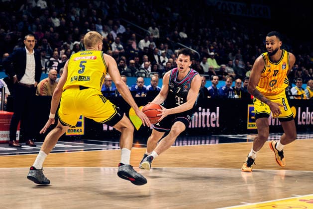 Grayson Murphy (Telekom Baskets Bonn, 07), Sam Griesel (Alba Berlin, 05), Norris Agbakoko (Alba Berlin, 17), GER, ALBA Berlin vs. Telekom Baskets Bonn, Basketball Herren, easy Credit BBL, Saison 2025 2026, 30. Spieltag, 20.04.2026 GER, ALBA Berlin vs. Telekom Baskets Bonn, Basketball Herren, easy Credit BBL, Saison 2025 2026, 30. Spieltag, 20.04.2026 Berlin