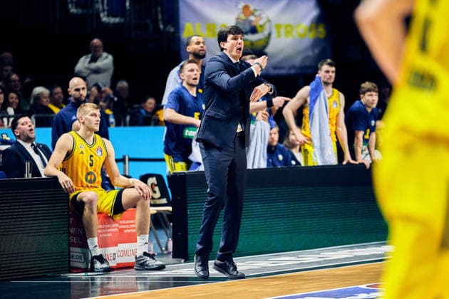 Pedro Calles (Alba Berlin, Cheftrainer), GER, ALBA Berlin vs. Telekom Baskets Bonn, Basketball Herren, easy Credit BBL, Saison 2025 2026, 30. Spieltag, 20.04.2026 GER, ALBA Berlin vs. Telekom Baskets Bonn, Basketball Herren, easy Credit BBL, Saison 2025 2026, 30. Spieltag, 20.04.2026 Berlin