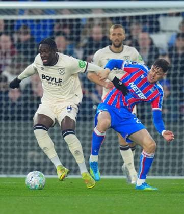 Axel Disasi of West Ham United and Jorgen Strand Larsen of Crystal Palace Crystal Palace v West Ham United, Premier League, Football, Selhurst Park, London, UK - 20 Apr 2026London Selhurst Park United Kingdom EDITORIAL USE ONLY No use with unauthorised audio, video, data, fixture lists, club league logos or live services. Online in-match use limited to 120 images, no video emulation. No use in betting, games or single club league player publications. Copyright: xJavierxGarcia Shutterstockx 16837160t