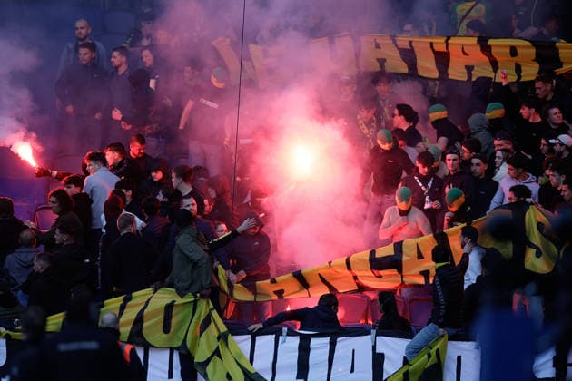 2026.04.22 Paris, France la Ligue 1 Paris Saint Germain - FC Nantes die Ultras von FC Nantes, Pyrotechnik, Pyro, Rauch, Feuer, Randale, Bengalos, Rauchbomben, pirotecnica, fumo, fuoco, Wunderkerzen Copyright: AntonioxBorga