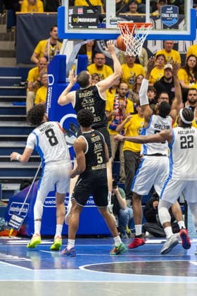 GER, ENBL VIMODROM Final 4, Halbfinale 2, SYNTAINICS MBC - Manchester Basketball. 22.04.2026, Stadthalle, Weißenfels, GER, ENBL VIMODROM Final 4, Halbfinale 2, SYNTAINICS MBC - Manchester Basketball. Nemanja Djurisic (Syntainics MBC, 42) Â Foto Alexander Trienitz Weißenfels Stadthalle Sachsen-Anhalt Deutschland