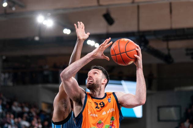 Owen Klassen (Rostock Seawolves, 29) beim Korbleger, GER, Veolia Towers Hamburg vs Rostock Seawolves, Basketball, Bundesliga, Spieltag 13, Saison 2025 2026, 22.04.2026 GER, Veolia Towers Hamburg vs Rostock Seawolves, Basketball, Bundesliga, Spieltag 13, Saison 2025 2026, 22.04.2026 Hamburg Copyright: xEibner-Pressefoto MaxxVincenx EP_MVN