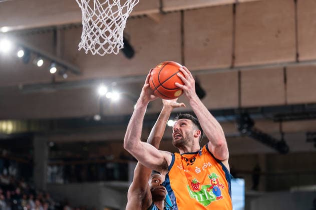 Owen Klassen (Rostock Seawolves, 29) beim Korbleger, GER, Veolia Towers Hamburg vs Rostock Seawolves, Basketball, Bundesliga, Spieltag 13, Saison 2025 2026, 22.04.2026 GER, Veolia Towers Hamburg vs Rostock Seawolves, Basketball, Bundesliga, Spieltag 13, Saison 2025 2026, 22.04.2026 Hamburg Copyright: xEibner-Pressefoto MaxxVincenx EP_MVN
