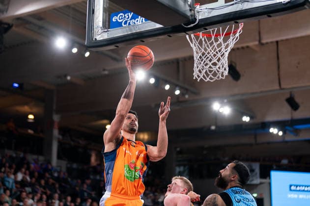 Dominic Lockhart (Rostock Seawolves, 3) beim Korbleger, GER, Veolia Towers Hamburg vs Rostock Seawolves, Basketball, Bundesliga, Spieltag 13, Saison 2025 2026, 22.04.2026 GER, Veolia Towers Hamburg vs Rostock Seawolves, Basketball, Bundesliga, Spieltag 13, Saison 2025 2026, 22.04.2026 Hamburg Copyright: xEibner-Pressefoto MaxxVincenx EP_MVN