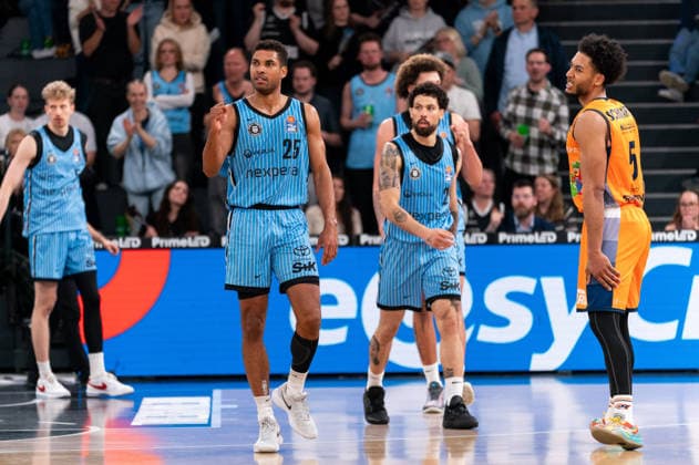 Kenneth Ogbe (Veolia Towers Hamburg, 25) jubelt Jubel, GER, Veolia Towers Hamburg vs Rostock Seawolves, Basketball, Bundesliga, Spieltag 13, Saison 2025 2026, 22.04.2026 GER, Veolia Towers Hamburg vs Rostock Seawolves, Basketball, Bundesliga, Spieltag 13, Saison 2025 2026, 22.04.2026 Hamburg Copyright: xEibner-Pressefoto MaxxVincenx EP_MVN