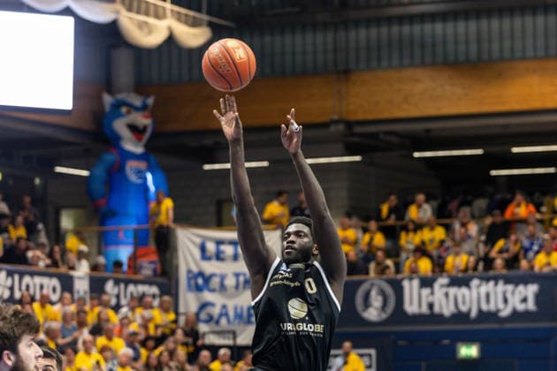 GER, ENBL VIMODROM Final 4, Halbfinale 2, SYNTAINICS MBC - Manchester Basketball. 22.04.2026, Stadthalle, Weißenfels, GER, ENBL VIMODROM Final 4, Halbfinale 2, SYNTAINICS MBC - Manchester Basketball. Khyri Thomas (Syntainics MBC, 0) Â Foto Alexander Trienitz Weißenfels Stadthalle Sachsen-Anhalt Deutschland