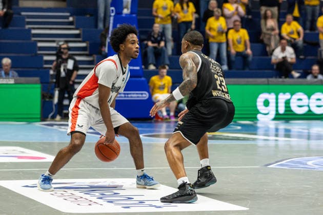 GER, ENBL VIMODROM Final 4, Halbfinale 2, SYNTAINICS MBC - Manchester Basketball. 22.04.2026, Stadthalle, Weißenfels, GER, ENBL VIMODROM Final 4, Halbfinale 2, SYNTAINICS MBC - Manchester Basketball. Jordon Johnson (Manchester Basketball, 11), Charles Callison (Syntainics MBC, 23) Â Foto Alexander Trienitz Weißenfels Stadthalle Sachsen-Anhalt Deutschland