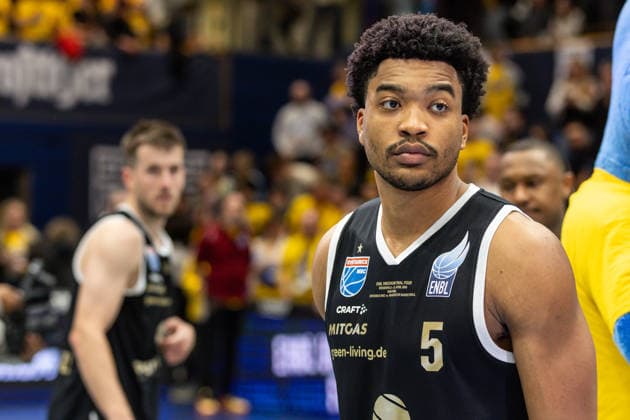 GER, ENBL VIMODROM Final 4, Halbfinale 2, SYNTAINICS MBC - Manchester Basketball. 22.04.2026, Stadthalle, Weißenfels, GER, ENBL VIMODROM Final 4, Halbfinale 2, SYNTAINICS MBC - Manchester Basketball. Marcus Foster (Syntainics MBC, 5) enttäuscht  Foto Alexander Trienitz Weißenfels Stadthalle Sachsen-Anhalt Deutschland