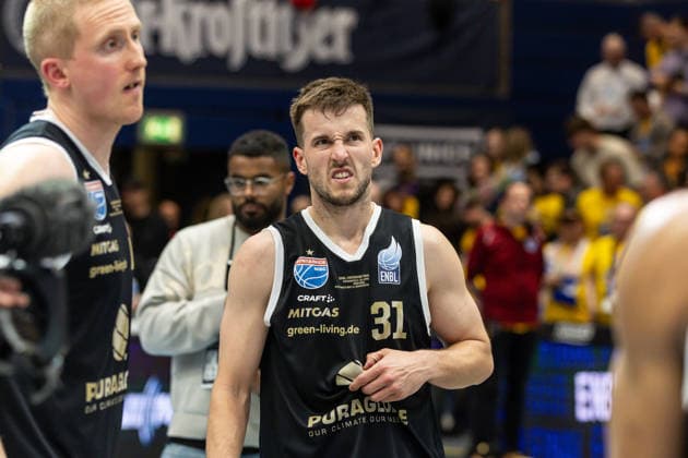 GER, ENBL VIMODROM Final 4, Halbfinale 2, SYNTAINICS MBC - Manchester Basketball. 22.04.2026, Stadthalle, Weißenfels, GER, ENBL VIMODROM Final 4, Halbfinale 2, SYNTAINICS MBC - Manchester Basketball. Spencer Reaves (Syntainics MBC, 31) enttäuscht  Foto Alexander Trienitz Weißenfels Stadthalle Sachsen-Anhalt Deutschland