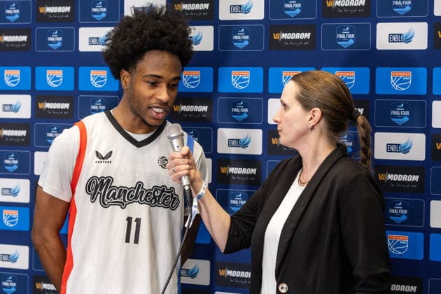 GER, ENBL VIMODROM Final 4, Halbfinale 2, SYNTAINICS MBC - Manchester Basketball. 22.04.2026, Stadthalle, Weißenfels, GER, ENBL VIMODROM Final 4, Halbfinale 2, SYNTAINICS MBC - Manchester Basketball. Akeem Vargas (Syntainics MBC, 11) beim Interview  Foto Alexander Trienitz Weißenfels Stadthalle Sachsen-Anhalt Deutschland