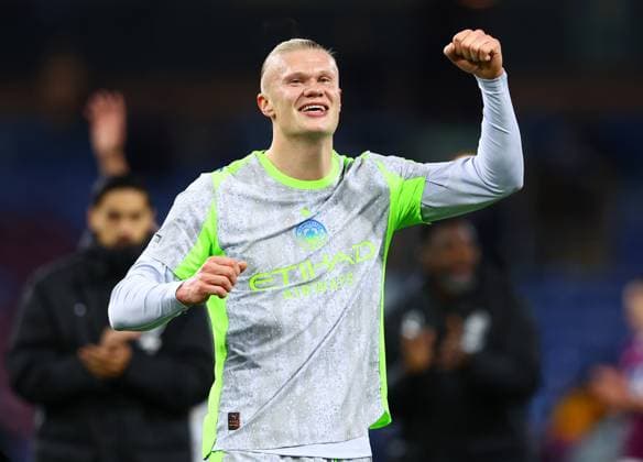 Erling Haaland of Manchester City celebrates at the end of the match Burnley v Manchester City, Premier League, Football, Turf Moor, Burnley, UK - 22 Apr 2026Burnley Turf Moor United Kingdom EDITORIAL USE ONLY No use with unauthorised audio, video, data, fixture lists, club league logos or live services. Online in-match use limited to 120 images, no video emulation. No use in betting, games or single club league player publications. Copyright: xMattxWest Shutterstockx 16837523ak