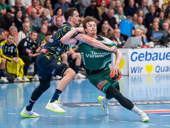 Erik Persson (Frisch Auf Goeppingen, 22) im Zweikampf mit Robert Timmermeister (Rhein-Neckar Loewen, 07), Frisch Auf Goeppingen vs. Rhein-Neckar Loewen, Handball, 1. Bundesliga, Herren, Spielzeit 2025 2026, 23.04.2026, Frisch Auf Goeppingen vs. Rhein-Neckar Loewen, Handball, 1. Bundesliga, Herren, Spielzeit 2025 2026, 23.04.2026 Goeppingen Copyright: xEibner-Pressefoto MichaelxSchmidx EP_MST