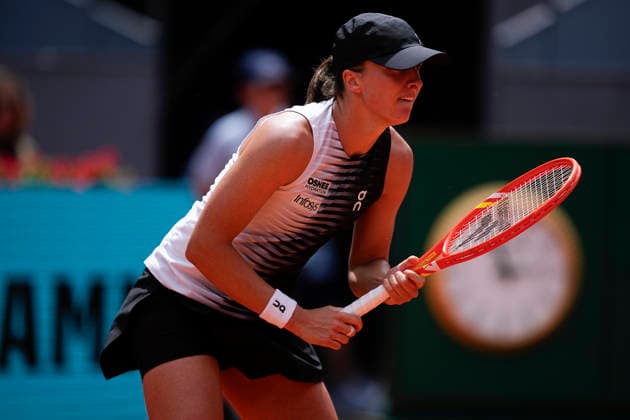 April 23, 2026, Madrid, Madrid, Spain: Iga Swiatek of Poland plays against Daria Snigur of Ukraine during the Mutua Madrid Open 2026, ATP, Tennis Herren Masters 1000 and WTA, Tennis Damen 1000, at La Caja Magica on April 23, 2026 in Madrid, Spain. Madrid Spain - ZUMAa181 20260423_zaa_a181_305 Copyright: xOscarxJ.xBarrosox
