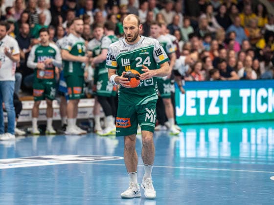 Marcel Schiller (Frisch Auf Goeppingen, 24) tritt zum Siebenmeter an, Frisch Auf Goeppingen vs. Rhein-Neckar Loewen, Handball, 1. Bundesliga, Herren, Spielzeit 2025 2026, 23.04.2026, Frisch Auf Goeppingen vs. Rhein-Neckar Loewen, Handball, 1. Bundesliga, Herren, Spielzeit 2025 2026, 23.04.2026 Goeppingen Copyright: xEibner-Pressefoto MichaelxSchmidx EP_MST
