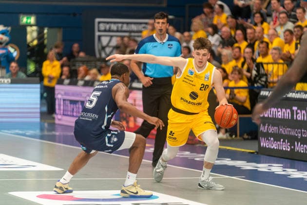 Perttu Blomgren (Syntainics MBC, 20) startet eine Offensivaktion GER, Syntainics MBC vs. CSO Voluntari, Basketball, European North Basketball League, Spiel um Platz 3, Saison 2025 2026, 23.04.2026 GER, Syntainics MBC vs. CSO Voluntari, Basketball, European North Basketball League, Spiel um Platz 3, Saison 2025 2026, 23.04.2026 Weissenfels Copyright: xEibner-Pressefoto PiaxSchindlerx EP_PSR
