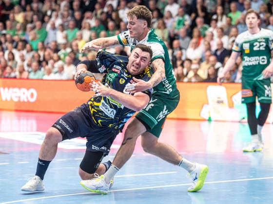 Jannik Kohlbacher (Rhein-Neckar Loewen, 80) im Duell mit Victor Kloeve (Frisch Auf Goeppingen, 07), Frisch Auf Goeppingen vs. Rhein-Neckar Loewen, Handball, 1. Bundesliga, Herren, Spielzeit 2025 2026, 23.04.2026, Frisch Auf Goeppingen vs. Rhein-Neckar Loewen, Handball, 1. Bundesliga, Herren, Spielzeit 2025 2026, 23.04.2026 Goeppingen Copyright: xEibner-Pressefoto MichaelxSchmidx EP_MST