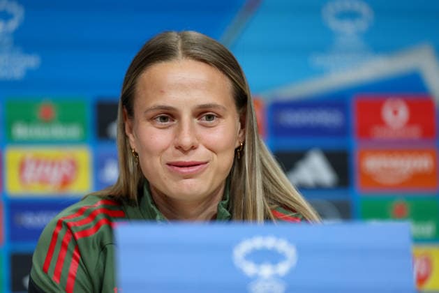 Klara Buehl (FC Bayern Muenchen, 17) bei der Pressekonferenz, GER, Internationale Pressekonferenz, FC Bayern Muenchen, Fussball, UEFA Womens Champions League, Halbfinale, Hinspiel, Saison 2025 2026, 24.04.2026, GER, Internationale Pressekonferenz, FC Bayern Muenchen, Fussball, UEFA Womens Champions League, Halbfinale, Hinspiel, Saison 2025 2026, 24.04.2026 Muenchen Copyright: xEibner-Pressefoto JennixMaulx EP_JML