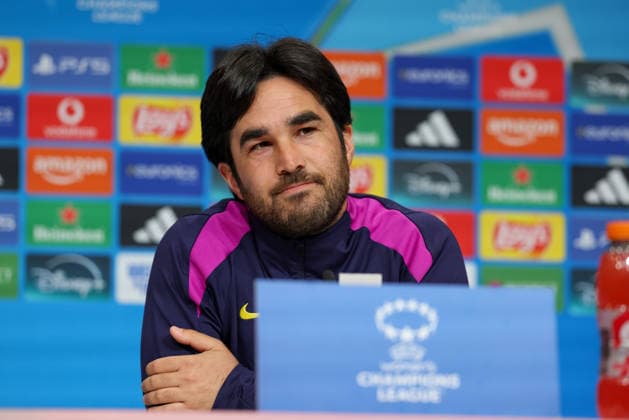 Pere Romeu FC Barcelona, Barca Chef-Trainer) bei der Pressekonferenz, GER, Internationale Pressekonferenz, FC Barcelona, Fussball, UEFA Womens Champions League, Halbfinale, Hinspiel, Saison 2025 2026, 24.04.2026, GER, Internationale Pressekonferenz, FC Barcelona, Fussball, UEFA Womens Champions League, Halbfinale, Hinspiel, Saison 2025 2026, 24.04.2026 Muenchen Copyright: xEibner-Pressefoto JennixMaulx EP_JML