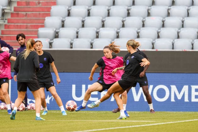 Die Spielerinnen vom FC Barcelona, Barca beim Training mit Pere Romeu (FC Barcelona, Chef-Trainer), GER, Offizielles Abschlusstraining, FC Barcelona, Fussball, UEFA Womens Champions League, Halbfinale, Hinspiel, Saison 2025 2026, 24.04.2026, GER, Offizielles Abschlusstraining, FC Barcelona, Fussball, UEFA Womens Champions League, Halbfinale, Hinspiel, Saison 2025 2026, 24.04.2026 Muenchen Copyright: xEibner-Pressefoto JennixMaulx EP_JML