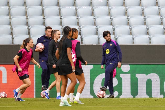 Die Spielerinnen vom FC Barcelona, Barca beim Training mit Pere Romeu (FC Barcelona, Chef-Trainer), GER, Offizielles Abschlusstraining, FC Barcelona, Fussball, UEFA Womens Champions League, Halbfinale, Hinspiel, Saison 2025 2026, 24.04.2026, GER, Offizielles Abschlusstraining, FC Barcelona, Fussball, UEFA Womens Champions League, Halbfinale, Hinspiel, Saison 2025 2026, 24.04.2026 Muenchen Copyright: xEibner-Pressefoto JennixMaulx EP_JML