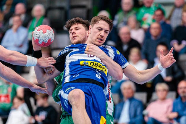 v.l. Philipp Vorlicek (GWD Minden, 22), Oskar Joelsson (ThSV Eisenach, 03) im Zweikampf GER, GWD Minden vs. ThSV Eisenach, Handball, 1. Bundesliga, 29. Spieltag, Spielzeit 2025 2026, 24.04.2026 GER, GWD Minden vs. ThSV Eisenach, Handball, 1. Bundesliga, 29. Spieltag, Spielzeit 2025 2026, 24.04.2026 Minden Copyright: xEibner-Pressefoto JanxRollingerx EP_JSK