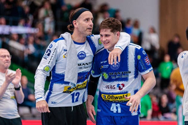 v.l. Silvio Heinevetter (ThSV Eisenach, 12), Vukasin Antonijevic (ThSV Eisenach, 41) im Jubel nach 29:34 Sieg GER, GWD Minden vs. ThSV Eisenach, Handball, 1. Bundesliga, 29. Spieltag, Spielzeit 2025 2026, 24.04.2026 GER, GWD Minden vs. ThSV Eisenach, Handball, 1. Bundesliga, 29. Spieltag, Spielzeit 2025 2026, 24.04.2026 Minden Copyright: xEibner-Pressefoto JanxRollingerx EP_JSK