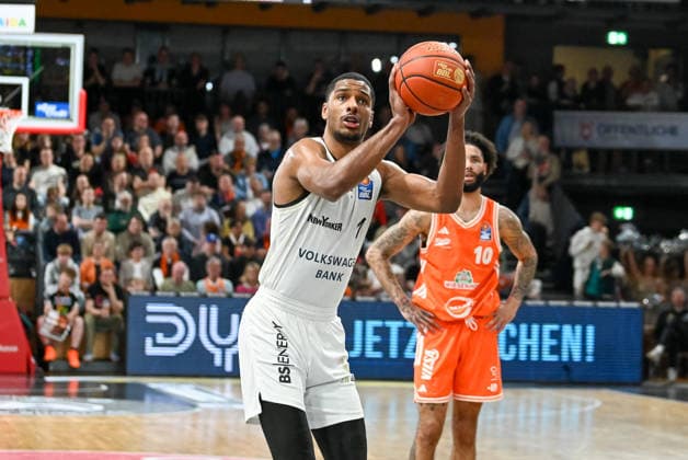 David Nguessan (Basketball Loewen Braunschweig, 01) beim Freiwurf RASTA Vechta vs. Basketball Loewen Braunschweig, easyCredit Basketball Bundesliga, 31. Spieltag, Saison 2025 2026, 24.04.2026, RASTA Vechta vs. Basketball Loewen Braunschweig, easyCredit Basketball Bundesliga, 31. Spieltag, Saison 2025 2026, 24.04.2026 Vechta Copyright: xEibner-Pressefoto RobertxGertzenx EP_RGN