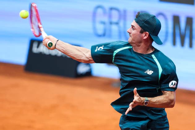 April 24, 2026, Madrid, Madrid, Spain: Tommy Paul of USA plays against Thiago Agustin Tirante of Argentina during the Mutua Madrid Open 2026, ATP, Tennis Herren Masters 1000 and WTA, Tennis Damen 1000, at La Caja Magica on April 24, 2026 in Madrid, Spain. Mutua Madrid Open 2026 - Day 5 - ZUMAa181 20260424_zaa_a181_495 Copyright: xIrinaxR.xHipolitox