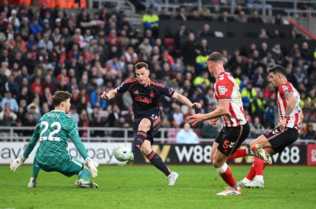 Chris Wood of Nottingham Forest scores the second goal past Goalkeeper Robin Roefs of Sunderland Sunderland v Nottingham Forest, Premier League, Football, Stadium of Light, Sunderland, UK - 24 Apr 2026Sunderland Stadium of Light United Kingdom EDITORIAL USE ONLY No use with unauthorised audio, video, data, fixture lists, club league logos or live services. Online in-match use limited to 120 images, no video emulation. No use in betting, games or single club league player publications. Copyright: xGreigxCowie Shutterstockx 16837541al