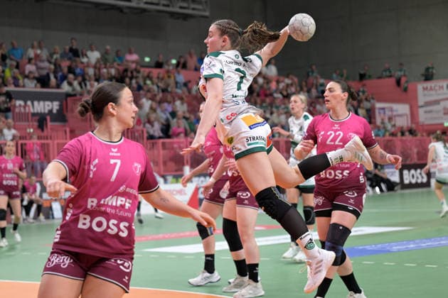 Lea Watzl (FrischAuf Goeppingen, 07) beim Wurf Tor TusSies Metzingen vs. FrischAuf Goeppingen , Handball, Alsco HBF, 2. Play-Off Ligaspieltag, Saison 2025 2026, 25.04.2026 TusSies Metzingen vs. FrischAuf Goeppingen , Handball, Alsco HBF, 2. Play-Off Ligaspieltag, Saison 2025 2026, 25.04.2026 Tuebingen Copyright: xEibner-Pressefoto TobiasxBaurx EP_TBR