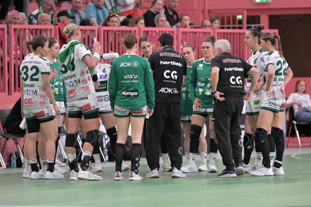 Time Out FrischAuf Goeppingen TusSies Metzingen vs. FrischAuf Goeppingen , Handball, Alsco HBF, 2. Play-Off Ligaspieltag, Saison 2025 2026, 25.04.2026 TusSies Metzingen vs. FrischAuf Goeppingen , Handball, Alsco HBF, 2. Play-Off Ligaspieltag, Saison 2025 2026, 25.04.2026 Tuebingen Copyright: xEibner-Pressefoto TobiasxBaurx EP_TBR