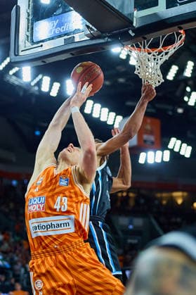 Christian Sengfelder (ratiopharm ulm, 43) unter dem Korb GER, ratiopharm ulm vs. Veolia Towers Hamburg, Basketball, 31. Spieltag, EasyCredit BBL, Spielzeit 2025 2026, 25.04.2026 GER, ratiopharm ulm vs. Veolia Towers Hamburg, Basketball, 31. Spieltag, EasyCredit BBL, Spielzeit 2025 2026, 25.04.2026 Neu-Ulm Copyright: xEibner-Pressefoto GeraldxOelze-dexStoppanyx EP_ODS